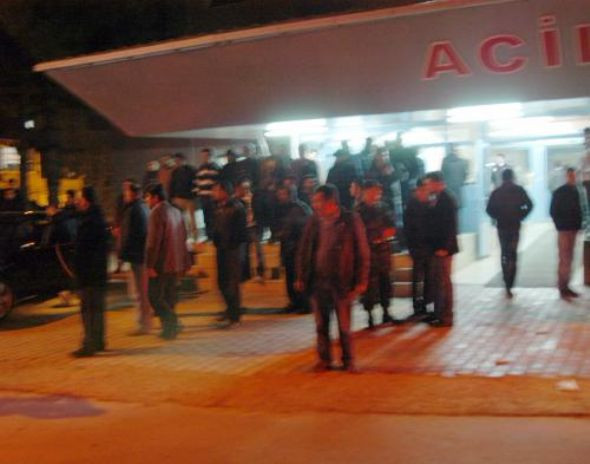 Sivil araç askerlere çarptı! - Resim: 2