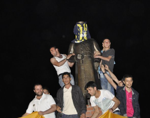 Atatürk'e Fenerbahçe forması  - Resim: 2