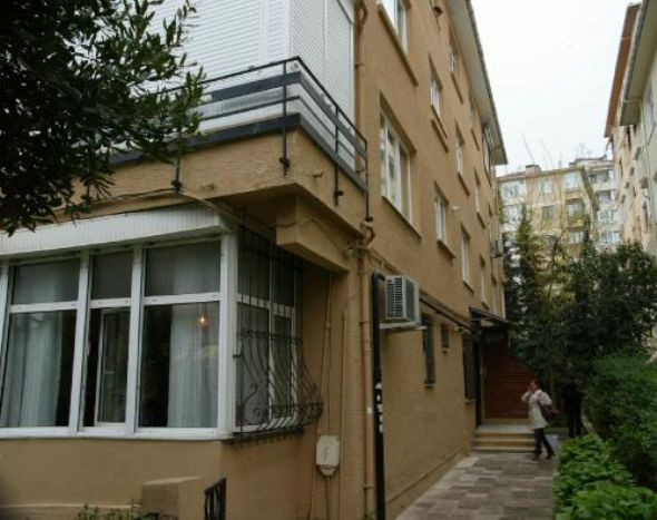 Çerçeve ile aşağı düştü ve can verdi - Resim: 1