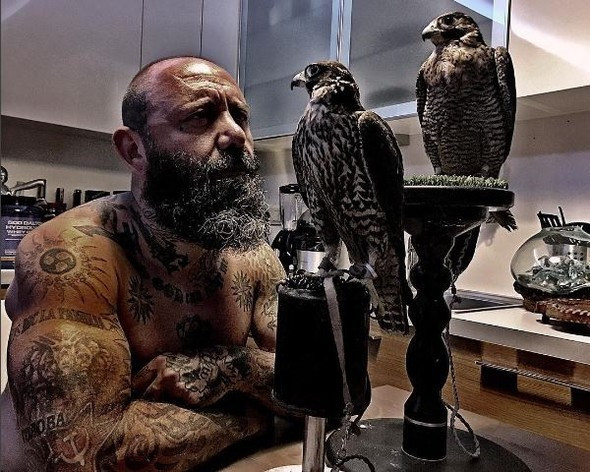 Ünlülerin yönetmenin evinden öyle şeyler çıktı ki... - Resim: 1