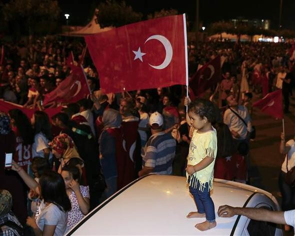 Türkiye demokrasi nöbetinde işte ilginç kareler - Resim: 1