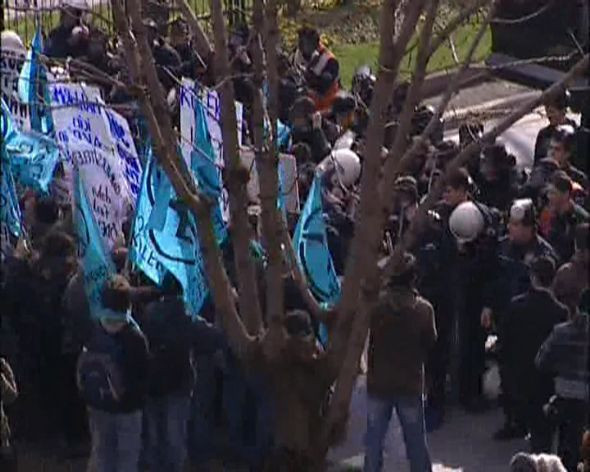 Polisin hedefi yine öğrenciler oldu - Resim: 1