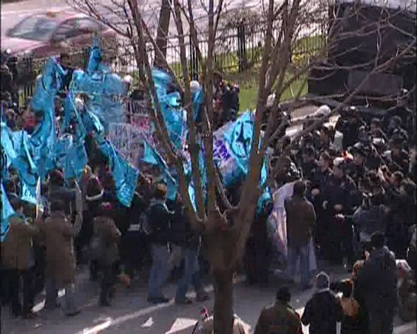 Polisin hedefi yine öğrenciler oldu - Resim: 2