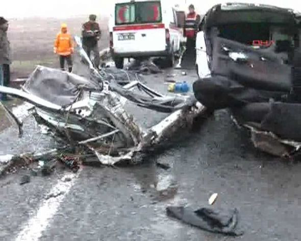 Otomobil ile TIR çarpıştı - Resim: 2