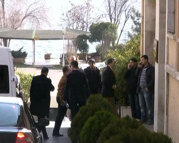 Asker aileleri yolu kapattı! - Resim: 4