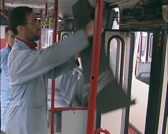 FB taraftarları otobüsü bu hale getirdi - Resim: 1