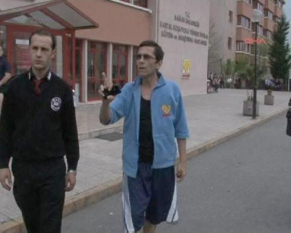 Peker Açıkalın işte böyle taburcu oldu! - Resim: 2