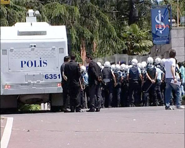 Yıldız Teknik'te olaylar çıktı  - Resim: 1