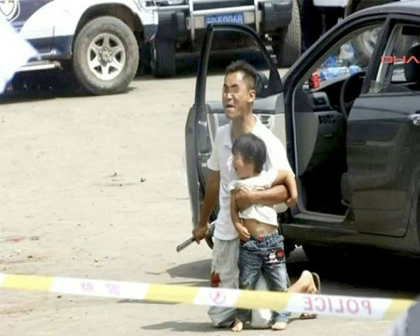 Çinli baba böyle çıldırdı - Resim: 4