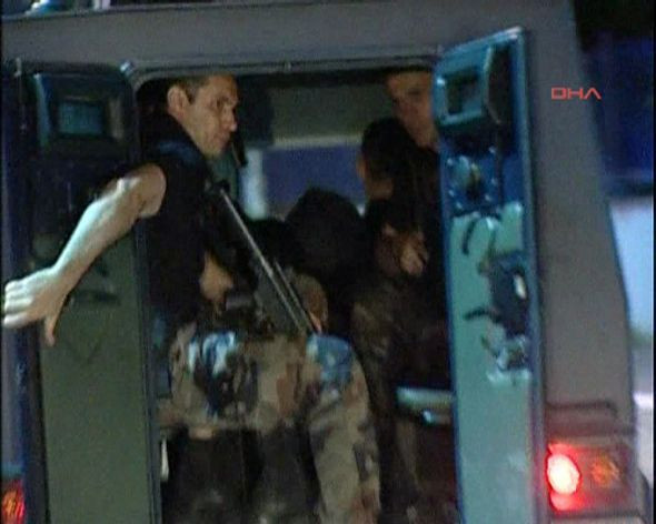 Kampüste silahla kız arkadaşını rehin aldı - Resim: 4