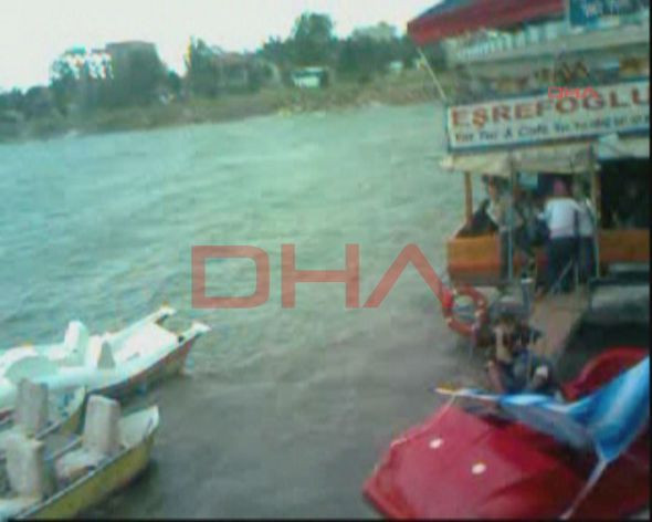 Yolcular batan tenkeneden böyle kurtuldu - Resim: 2