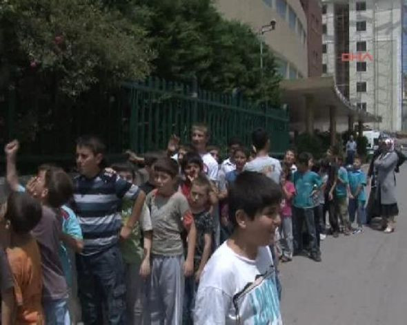 Tatlıses yardımı ağlattı! - Resim: 1