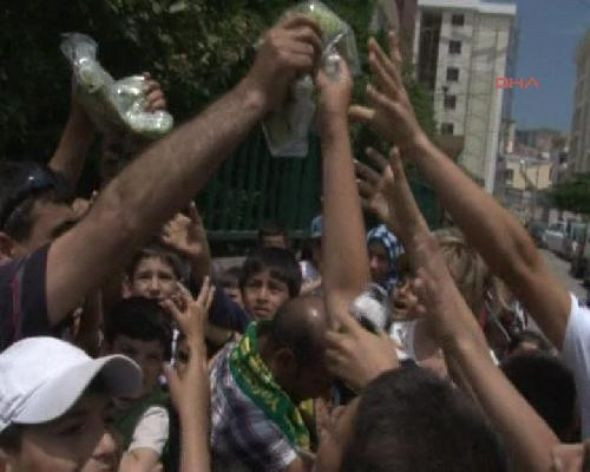 Tatlıses yardımı ağlattı! - Resim: 2