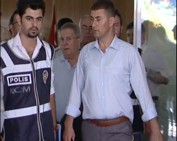 Aziz Yıldırım tutuklandı - Resim: 3