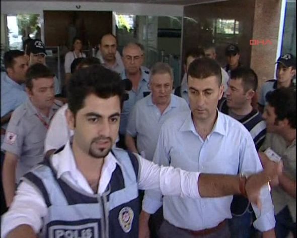 Aziz Yıldırım tutuklandı - Resim: 4