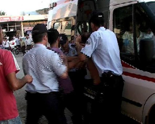 Seyyar satıcı dehşet saçtı - Resim: 1