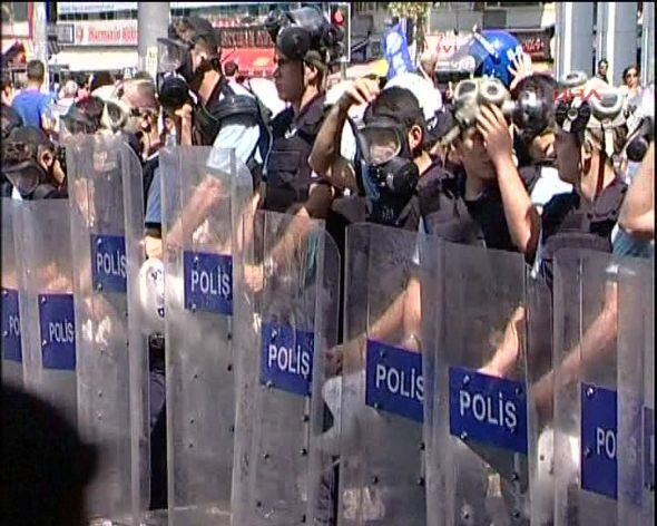 Kadıköy savaş alanına döndü - Resim: 4