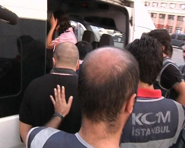 Ünlülere uyuşturucu operasyonu! - Resim: 3