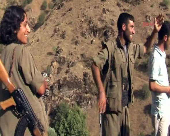 PKK'lılar BDP'li vekillerle kucaklaştı - Resim: 3