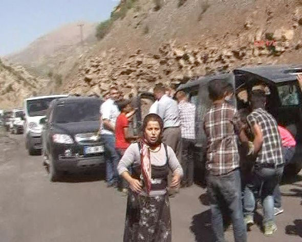 Askeri araç şarampole yuvarlandı! - Resim: 4