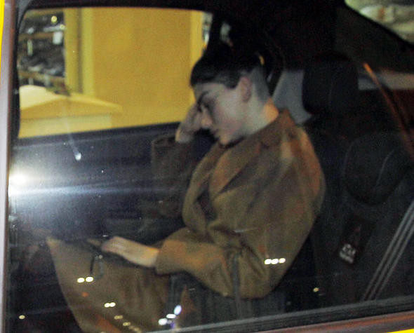  Hazar Ergüçlü 20 yaş büyük sevgilisiyle yakalandı - Resim: 1