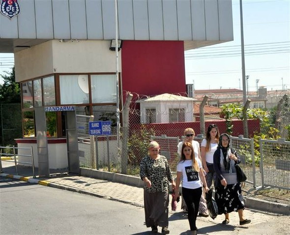 Cezaevlerinden tahliyeler başladı! Büyük heyecan yaşanıyor - Resim: 1