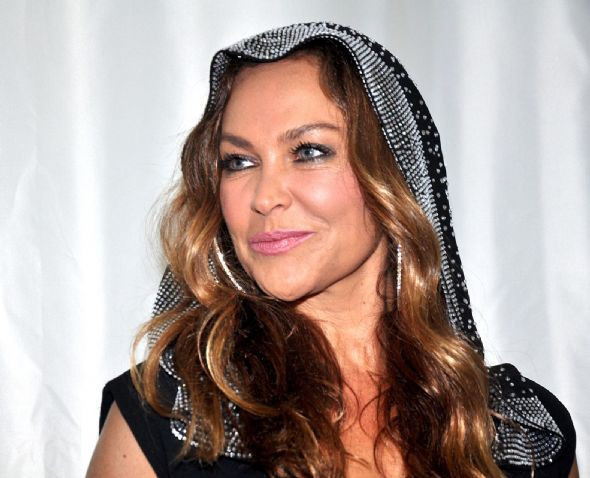 Avşar kızından çok konuşulacak dekolte - Resim: 1