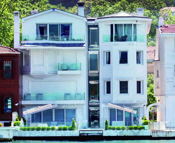 Ebru Gündeş doktoru ayağına çağırıyor! Yalıda botoks keyfi - Resim: 4