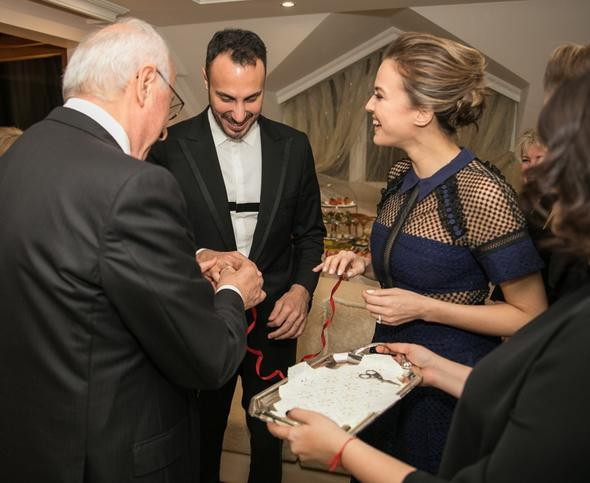 Simge Fıstıkoğlu kına yakıp göbek attı! İşte o kareler - Resim: 1