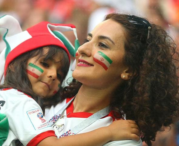 Dünya Kupası'ndaki İranlı kadın taraftar sosyal medyayı salladı! - Resim: 4