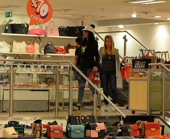 Hande Yener'in kayınvalidesine bakın! Herkes şoke oldu - Resim: 3