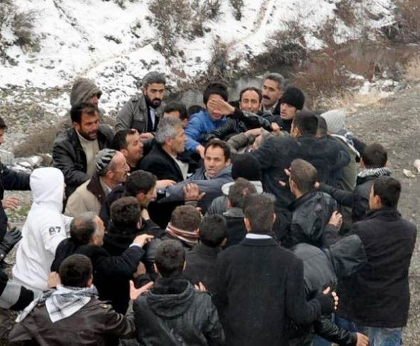 Uludere kaymakamına saldırı - Resim: 4