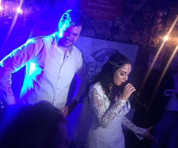 Tarık Akan'ın oğlu evlendi! Bakın karısı kim - Resim: 1