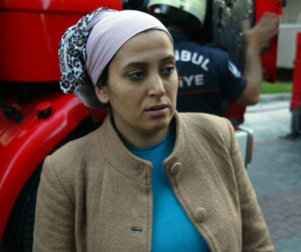 Dumanları görünce çatıya kaçtı - Resim: 1