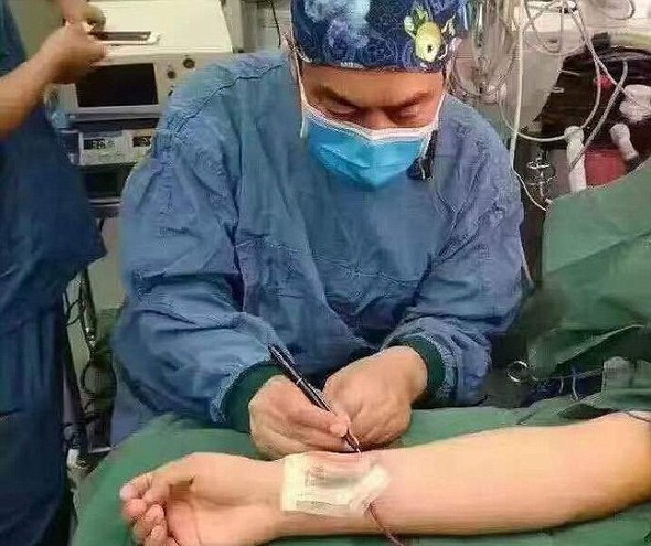 Kulağı tamamen parçalanmıştı mucize estetik - Resim: 4