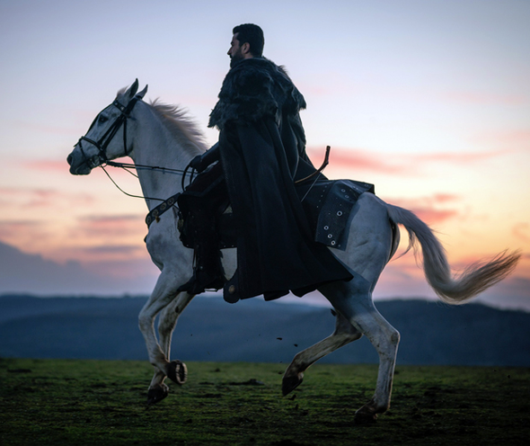 Kenan İmirzalıoğlu kılıç kullanarak 5 kilo verdi! - Resim: 4