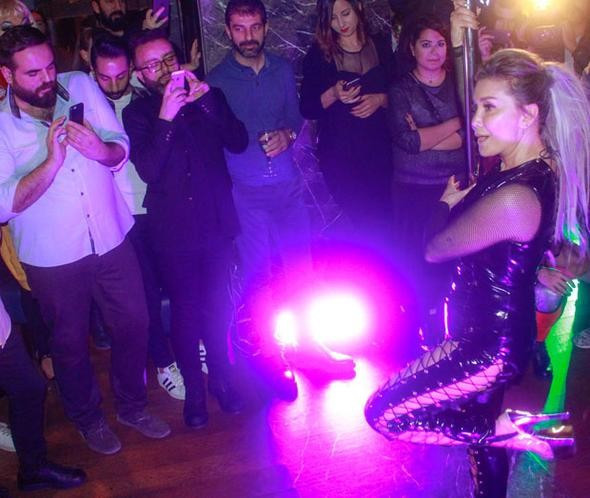 Yonca'dan 40.yıla özel direk dansı - Resim: 4