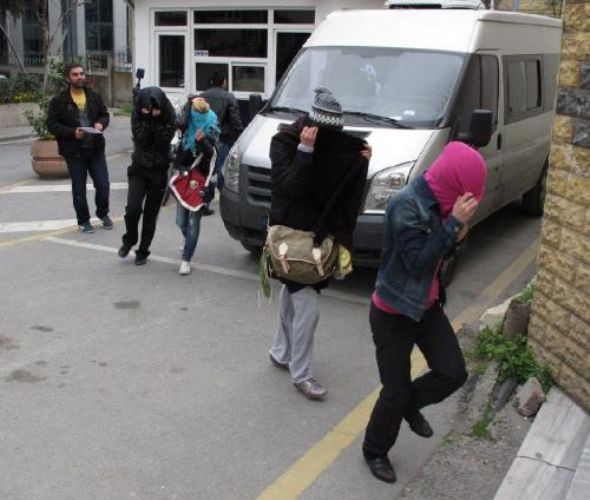 Ünlü şarkıcı fuhuştan gözaltında! - Resim: 2