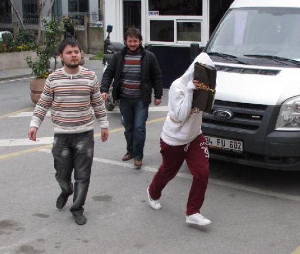 Ünlü şarkıcı fuhuştan gözaltında! - Resim: 3