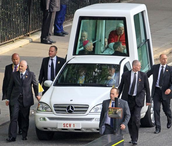 Dünya liderlerinin arabalarına bakın Trump'ınki fena - Resim: 3