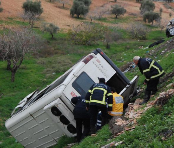 Gaziantep'te feci kaza: 4 ölü 19 yaralı - Resim: 4