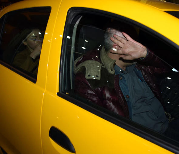 20 yaş küçük sevgilisi soruldu: Bayan var ayıp oluyor - Resim: 2