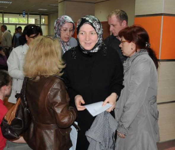 Abdüllatif Şener'in eşi kaza geçirdi - Resim: 1