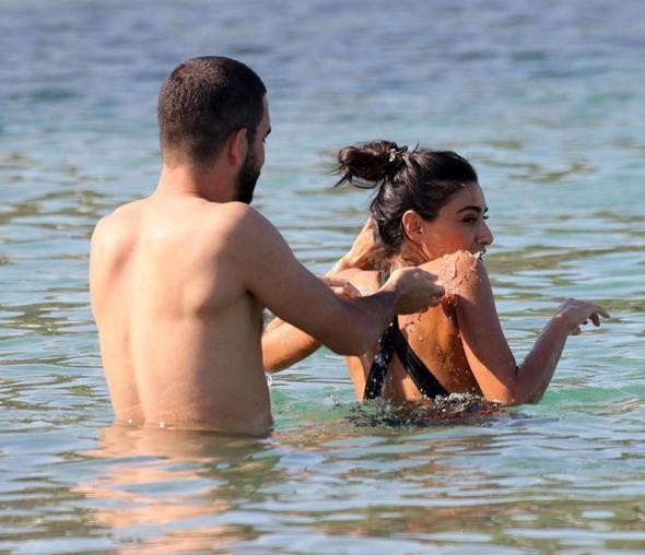 Arda Turan ve sevgilisi Mikonos'ta  - Resim: 3