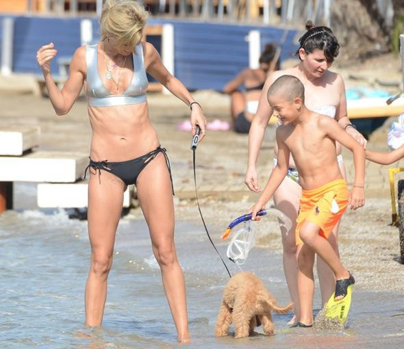 Çağla Şıkel oğulları ile tatilde - Resim: 3