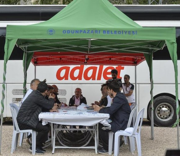 Kemal Kılıçdaroğlu'na çıplak karşılama! - Resim: 3