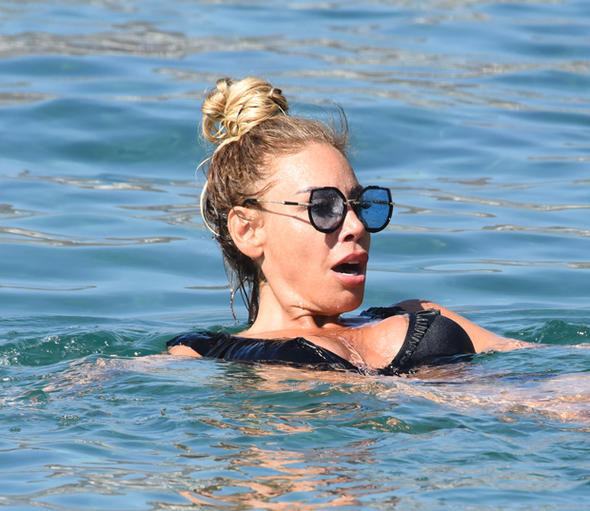 'Gözlüksüz çıkmam' dedi genç mankenlere taş çıkardı - Resim: 4