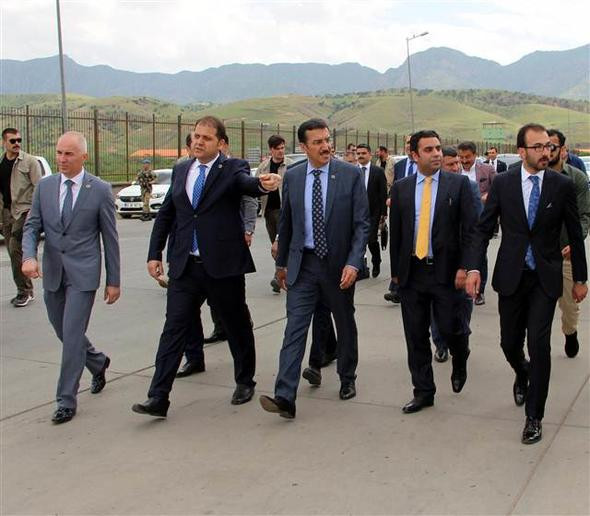 Bakan Tüfenkci’nin incelemesi sırasında kaçak sigara ele geçirildi - Resim: 1