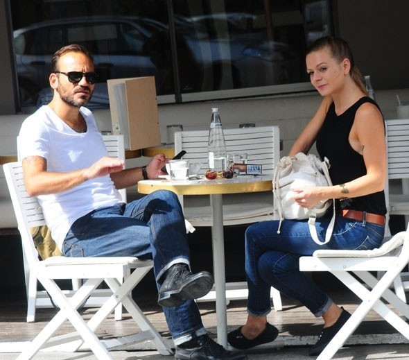 Ünlü oyuncu fena yakalandı! Öpmelere doyamadı - Resim: 4