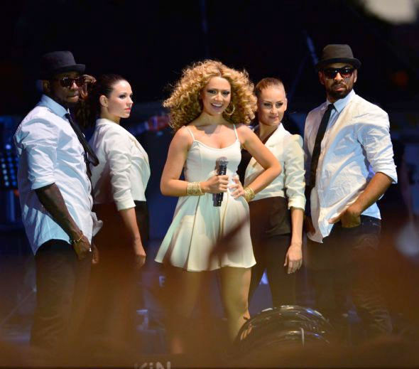 Hadise yürekleri hoplattı - Resim: 3